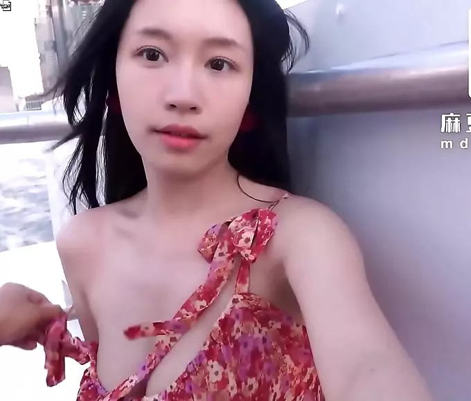 Hot Sensual Asian Babe Enjoys Double Oral Pleasure
