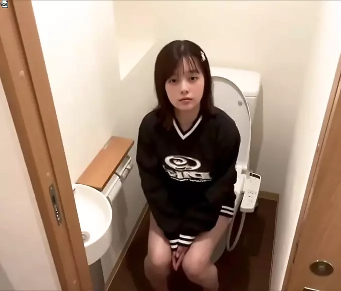 美女 Akari Minamino's Expert Mouth Skills Satisfy Three Hard