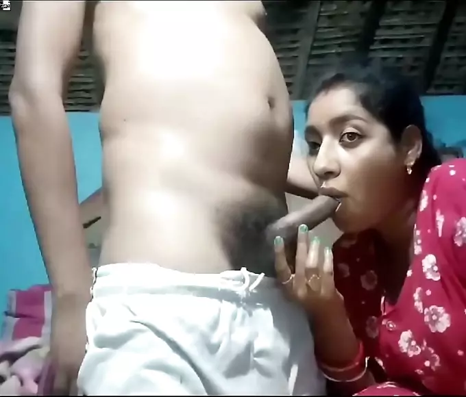 黑人 Seductive Asian Teen Tempts with Tiny, Perky Tits