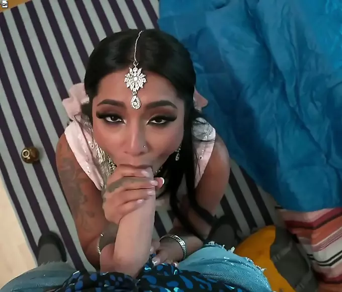 啪啪 Sultry Asian Goddess in Leather Tempts You with