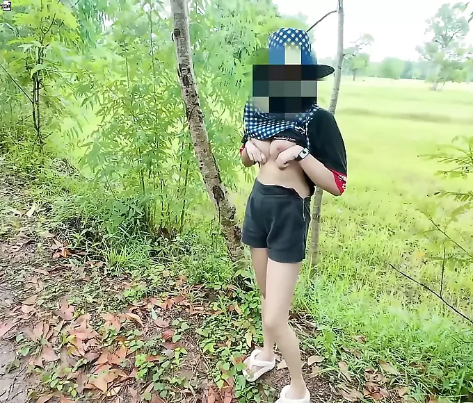 视频 Sultry Fitness Model Shows Off Sexy Curvy Body