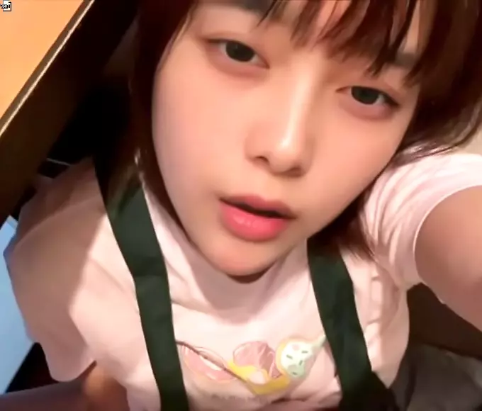 二区 Hitomi Mochida Gives in to Intense Oral Ecstasy